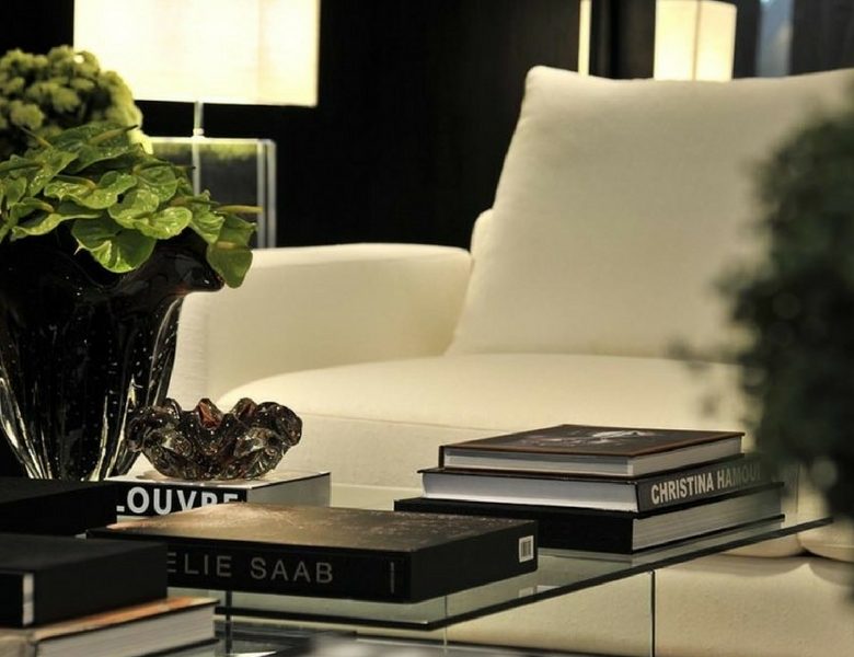 Ideias clássicas e contemporâneas para iluminar o living com personalidade