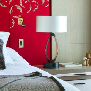 Abajures com cúpulas cilíndricas e contemporâneas